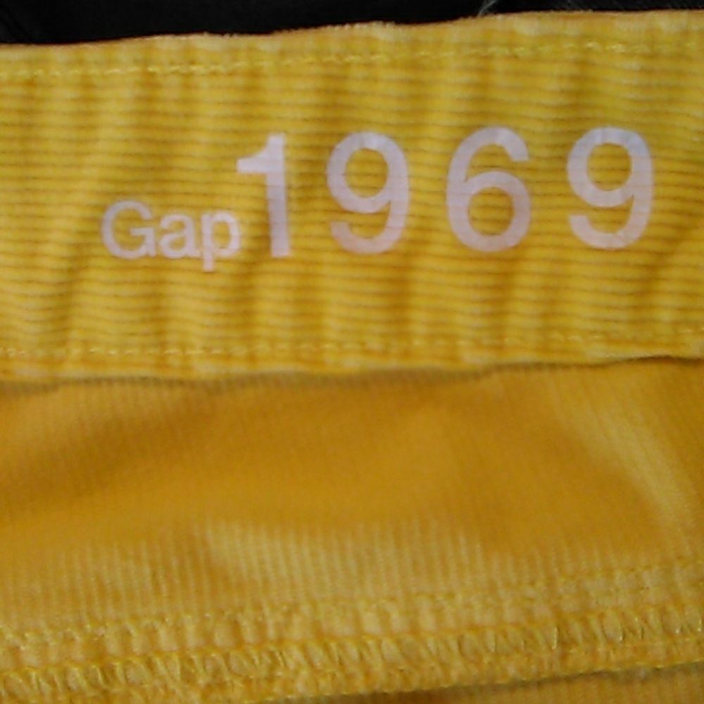 Bundle of Universal Thread and Gap Shorts - Picture 8 of 13